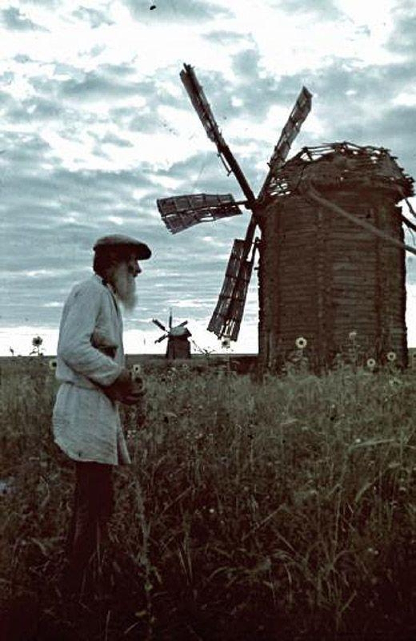 Without the image of the enemy: Photo by a Hungarian war correspondent Without the image of the enemy: Photo by a Hungarian war correspondent