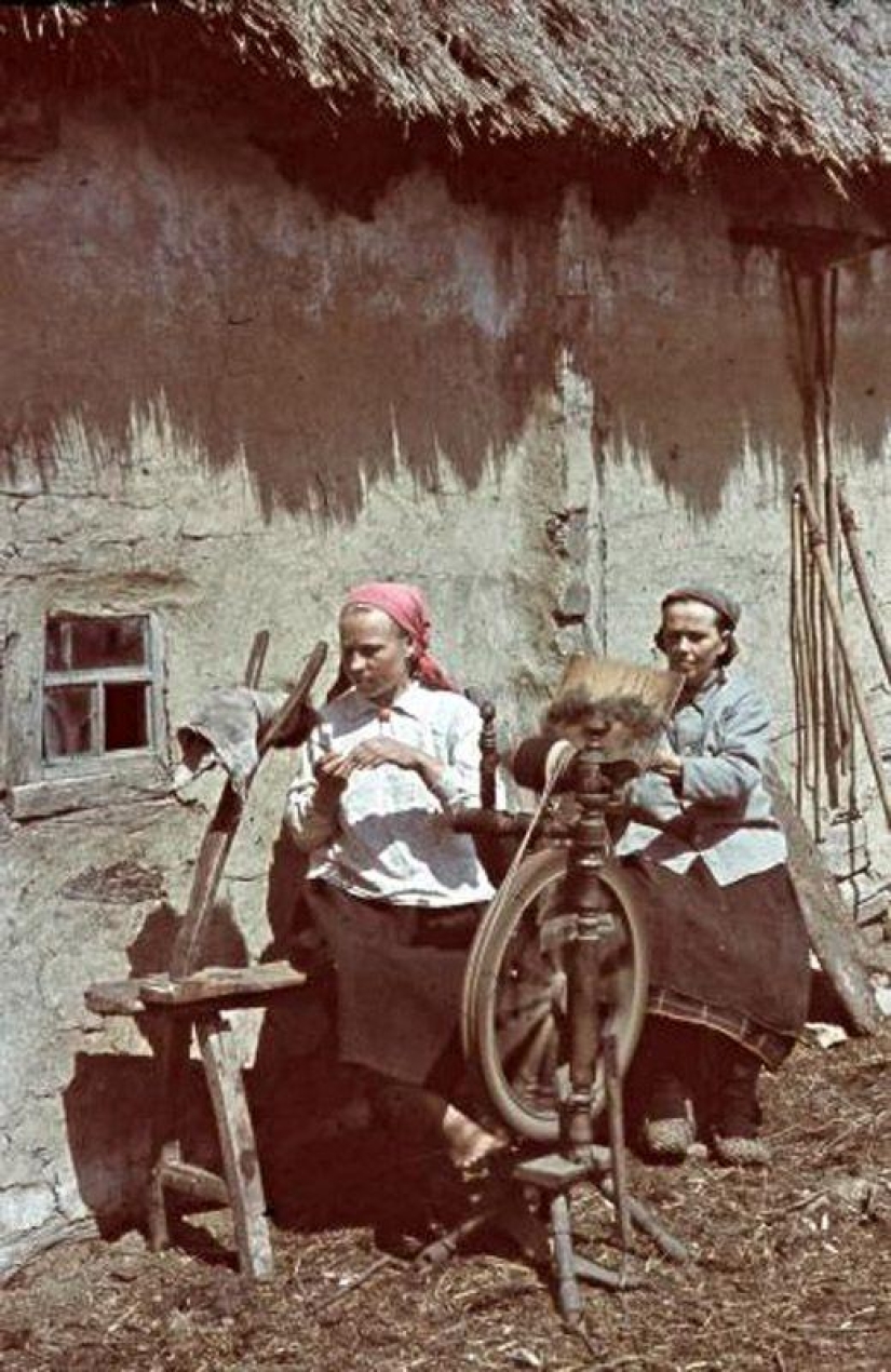 Without the image of the enemy: Photo by a Hungarian war correspondent Without the image of the enemy: Photo by a Hungarian war correspondent