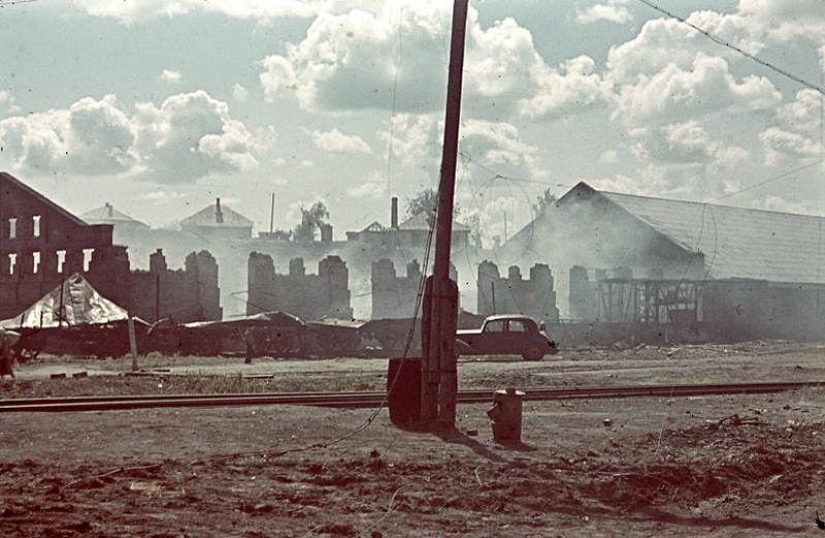 Without the image of the enemy: Photo by a Hungarian war correspondent Without the image of the enemy: Photo by a Hungarian war correspondent