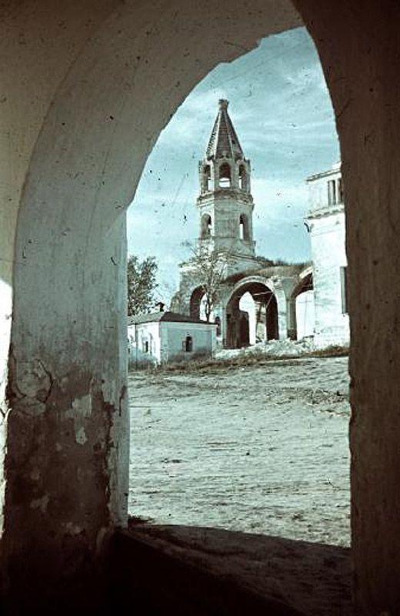 Without the image of the enemy: Photo by a Hungarian war correspondent Without the image of the enemy: Photo by a Hungarian war correspondent