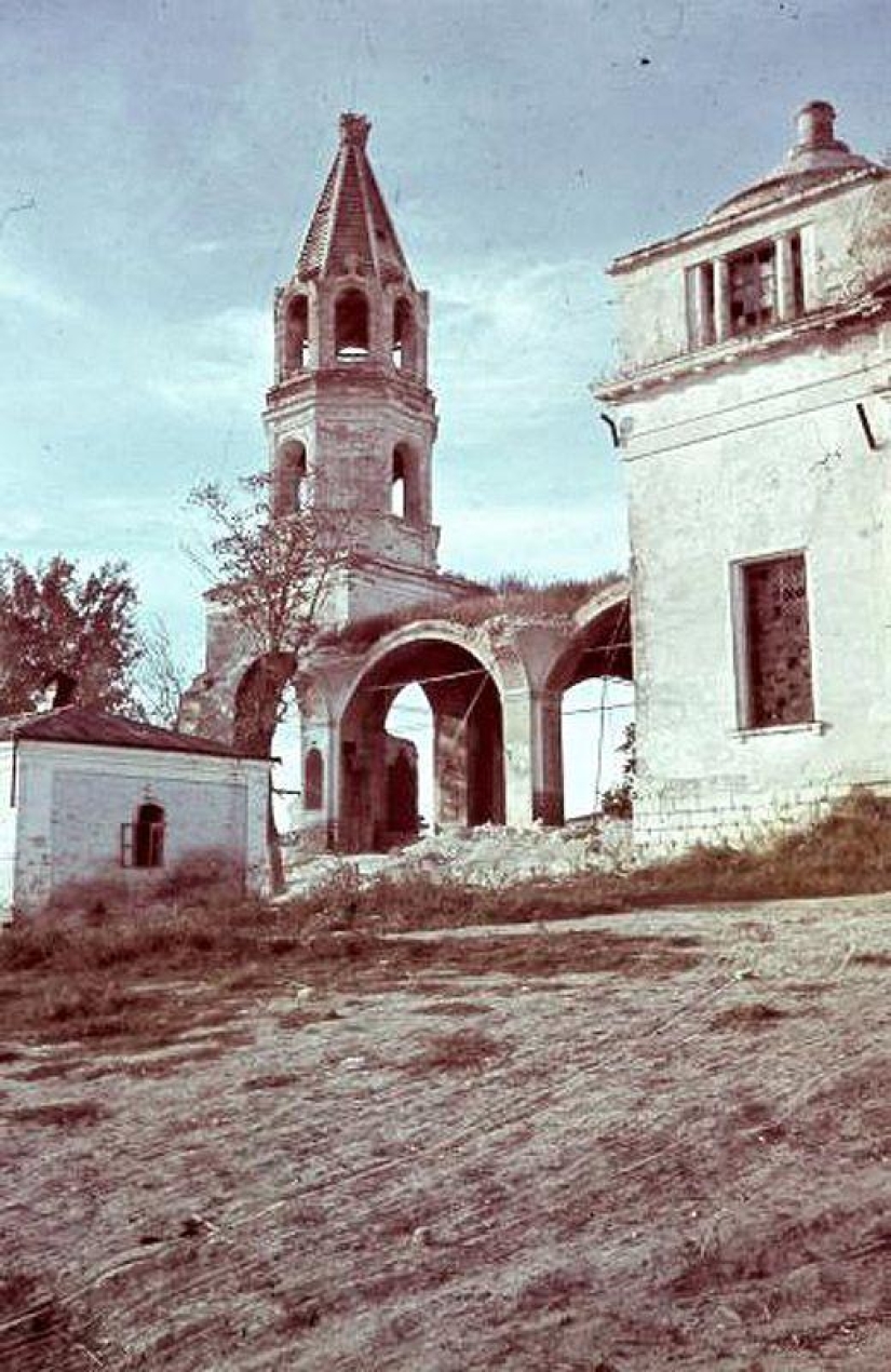 Without the image of the enemy: Photo by a Hungarian war correspondent Without the image of the enemy: Photo by a Hungarian war correspondent