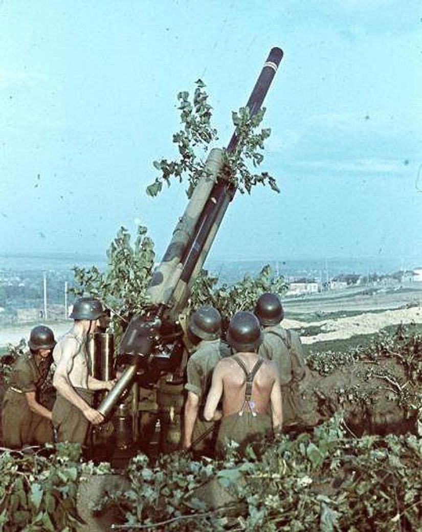 Without the image of the enemy: Photo by a Hungarian war correspondent Without the image of the enemy: Photo by a Hungarian war correspondent