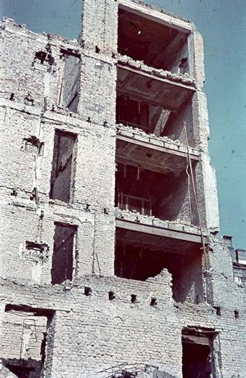 Without the image of the enemy: Photo by a Hungarian war correspondent Without the image of the enemy: Photo by a Hungarian war correspondent