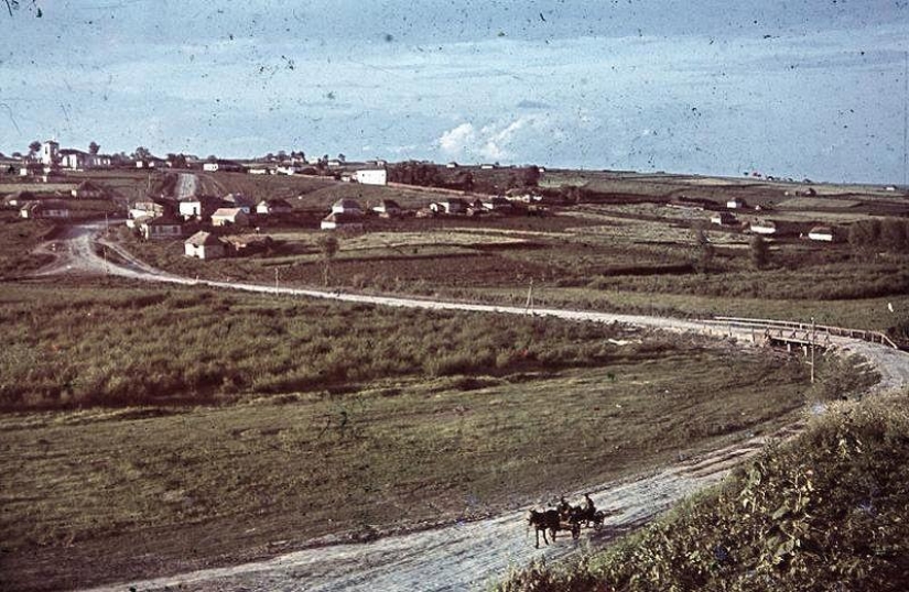 Without the image of the enemy: Photo by a Hungarian war correspondent Without the image of the enemy: Photo by a Hungarian war correspondent