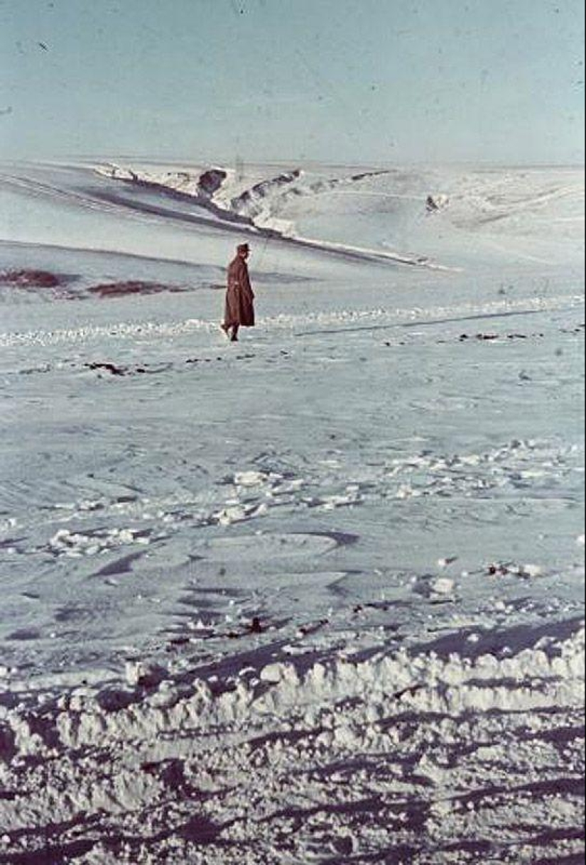 Without the image of the enemy: Photo by a Hungarian war correspondent Without the image of the enemy: Photo by a Hungarian war correspondent