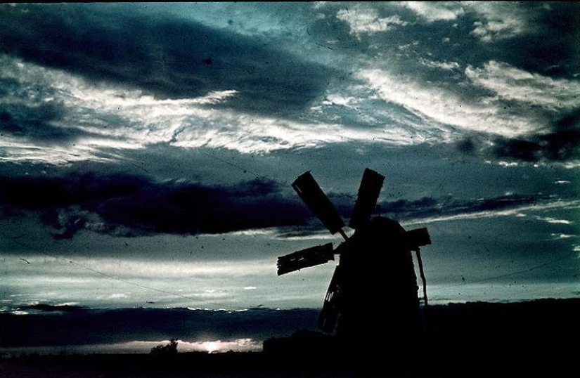 Without the image of the enemy: Photo by a Hungarian war correspondent Without the image of the enemy: Photo by a Hungarian war correspondent