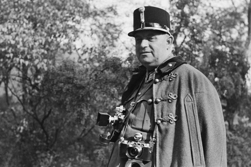 Without the image of the enemy: Photo by a Hungarian war correspondent Without the image of the enemy: Photo by a Hungarian war correspondent