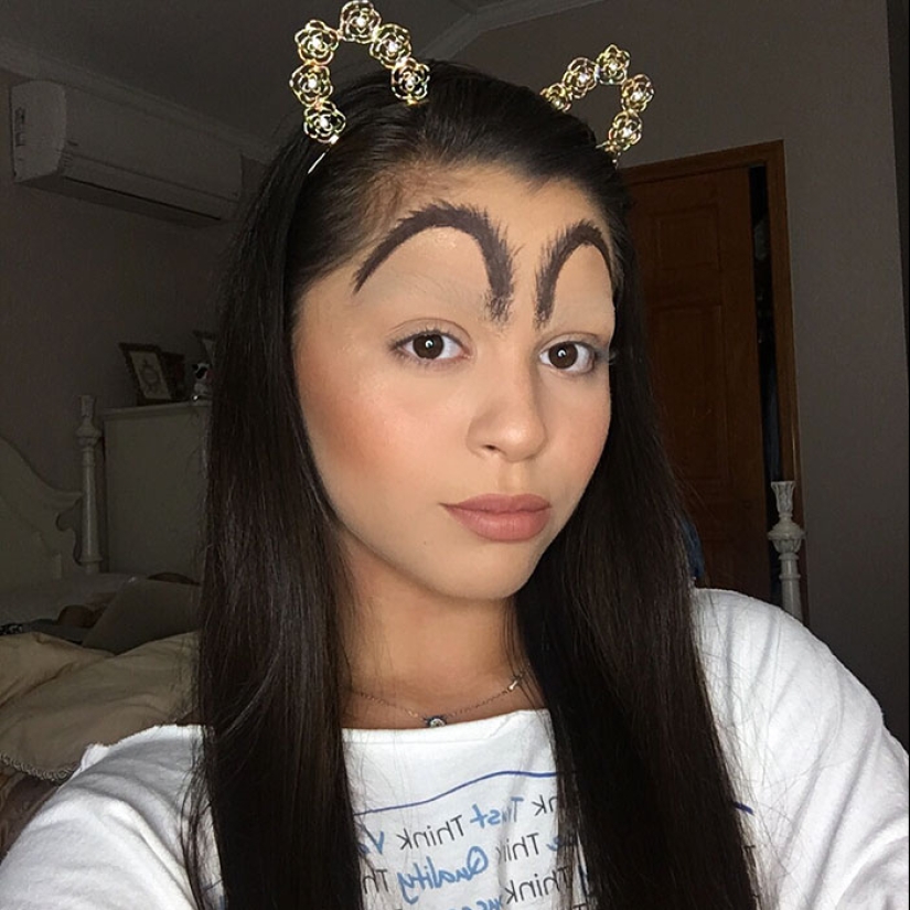 Woman Trolls Weird Eyebrow Trends With McDonald’s Brows And The Internet Is Applauding Her Woman Trolls Weird Eyebrow Trends With McDonald’s Brows And The Internet Is Applauding Her