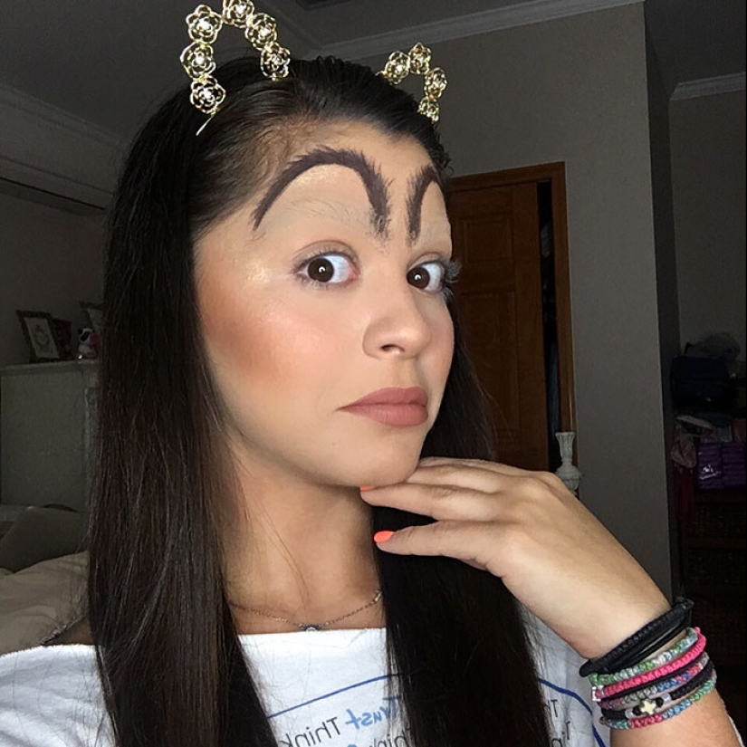 Woman Trolls Weird Eyebrow Trends With McDonald’s Brows And The Internet Is Applauding Her Woman Trolls Weird Eyebrow Trends With McDonald’s Brows And The Internet Is Applauding Her