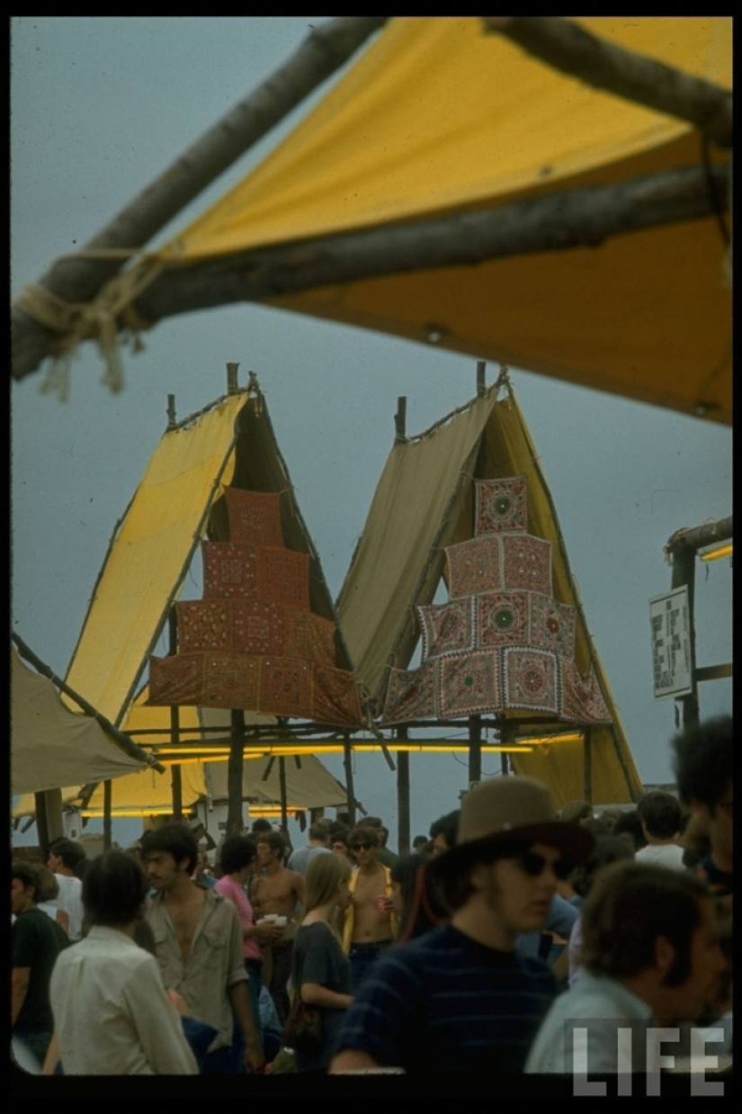 "Woodstock" in 1969 in pictures of LIFE magazine "Woodstock" in 1969 in pictures of LIFE magazine