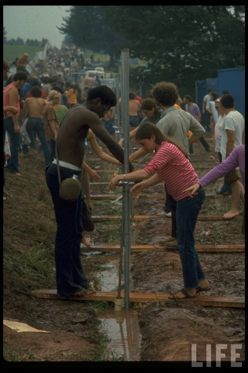 "Woodstock" in 1969 in pictures of LIFE magazine "Woodstock" in 1969 in pictures of LIFE magazine