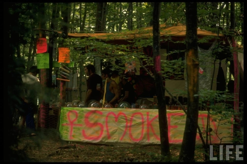 "Woodstock" in 1969 in pictures of LIFE magazine "Woodstock" in 1969 in pictures of LIFE magazine