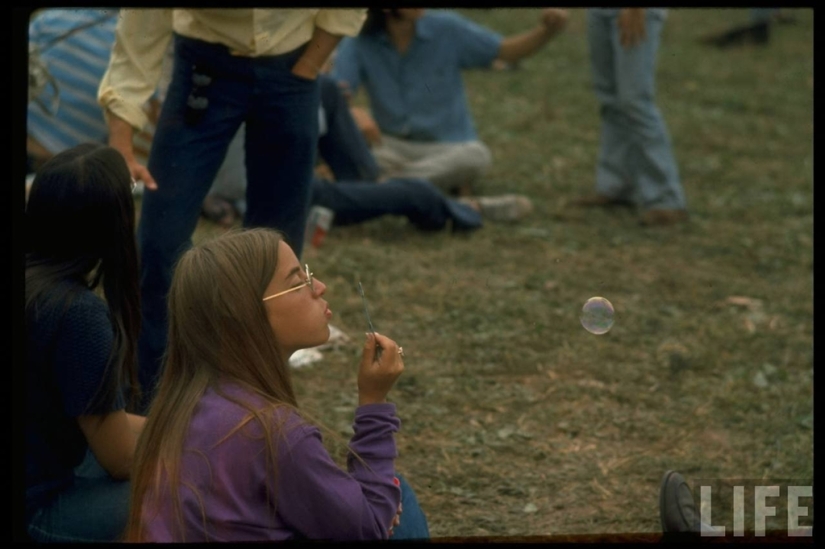"Woodstock" in 1969 in pictures of LIFE magazine "Woodstock" in 1969 in pictures of LIFE magazine