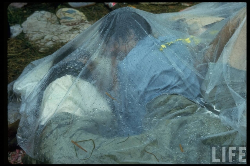 "Woodstock" in 1969 in pictures of LIFE magazine "Woodstock" in 1969 in pictures of LIFE magazine