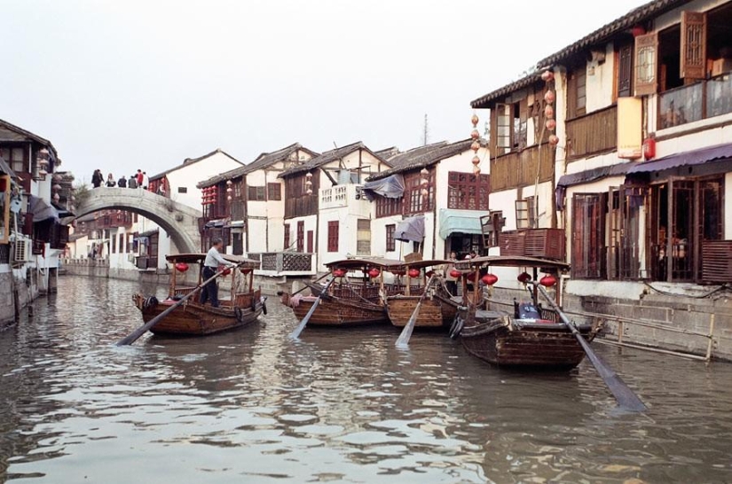 World boats: from gondola to junk World boats: from gondola to junk