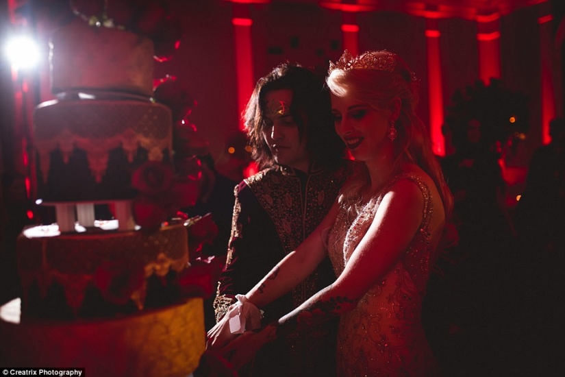 Y la muerte no se separará: una pareja obsesionada con los vampiros organizó una boda por 120 mil dólares Y la muerte no se separará: una pareja obsesionada con los vampiros organizó una boda por 120 mil dólares