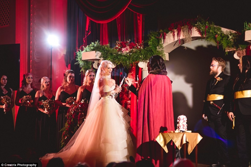 Y la muerte no se separará: una pareja obsesionada con los vampiros organizó una boda por 120 mil dólares