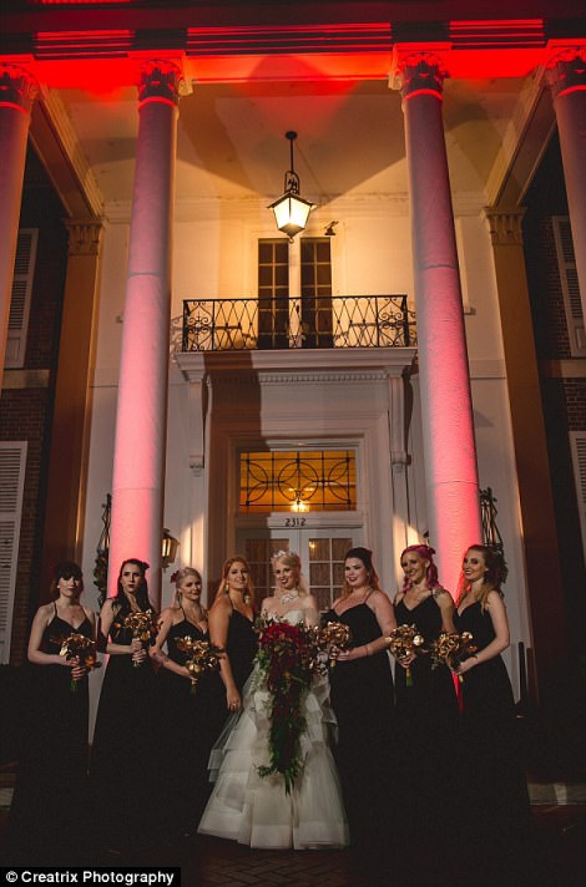 Y la muerte no se separará: una pareja obsesionada con los vampiros organizó una boda por 120 mil dólares Y la muerte no se separará: una pareja obsesionada con los vampiros organizó una boda por 120 mil dólares