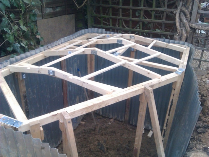 Y un hobbit se instaló en el patio inglés