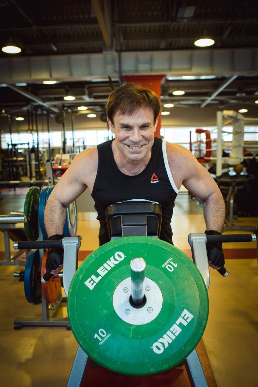 Yefim Shifrin en su 60 cumpleaños hizo Schwarzenegger Yefim Shifrin en su 60 cumpleaños hizo Schwarzenegger