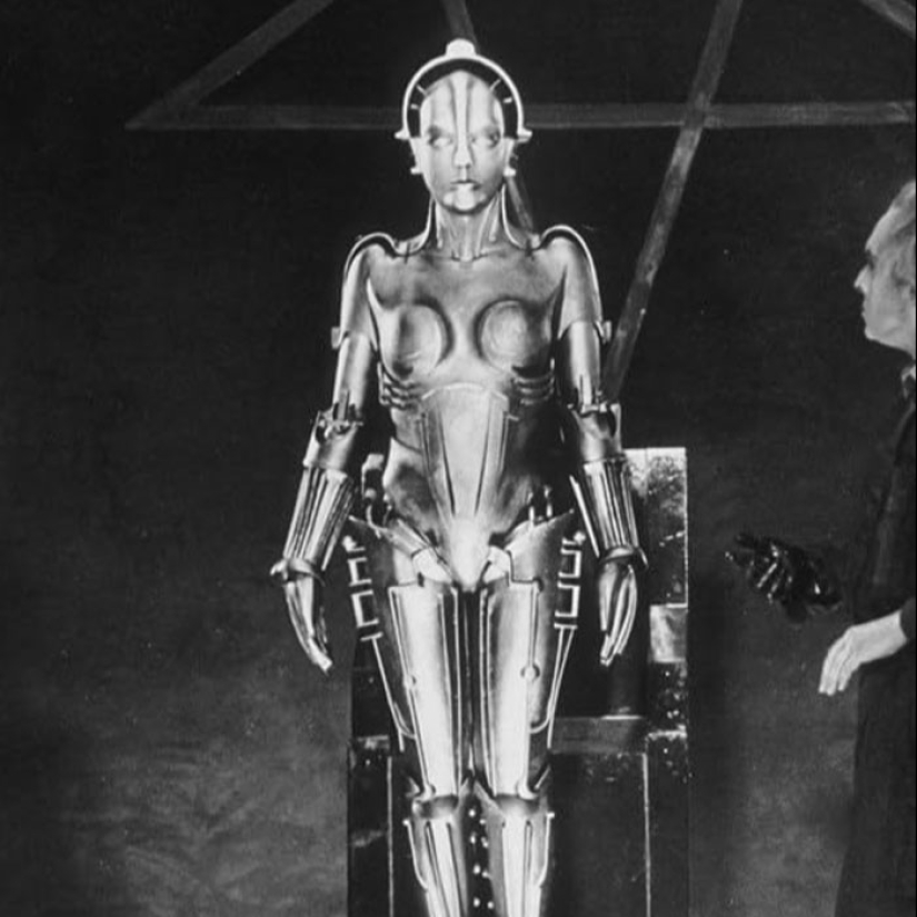 “You Can Be A Beyhive And Be Critical”: Fans Disappointed As Japanese Illustrator Claims Beyoncé Stole His Art “You Can Be A Beyhive And Be Critical”: Fans Disappointed As Japanese Illustrator Claims Beyoncé Stole His Art