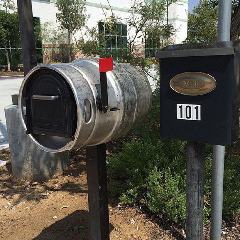 You have a letter: unusual, strange and funny mailboxes