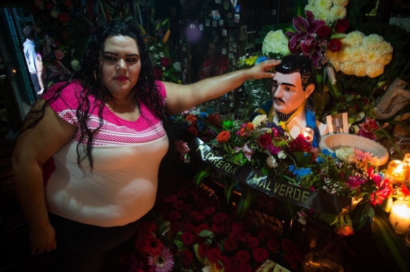 You have never seen such a temple! drugstore in mexico