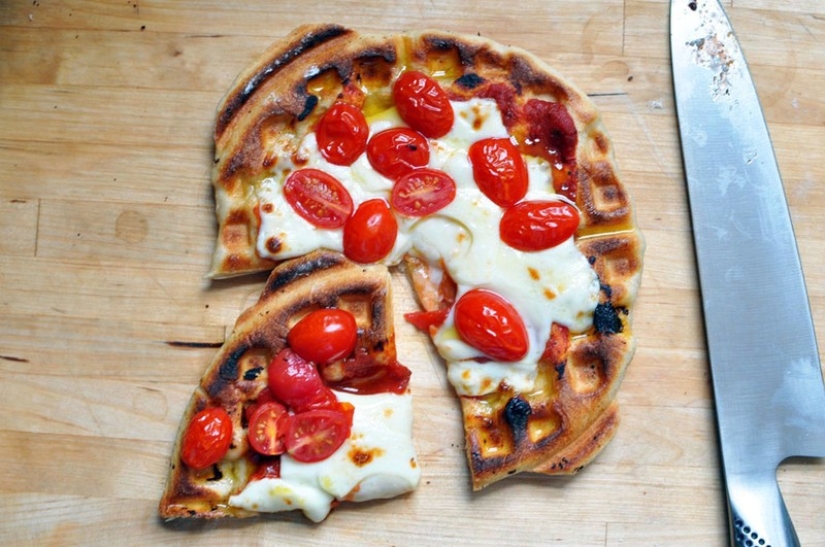 You will be surprised at the variety of dishes that can be cooked in an ordinary waffle iron.