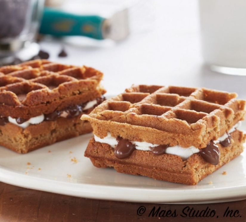 You will be surprised at the variety of dishes that can be cooked in an ordinary waffle iron.