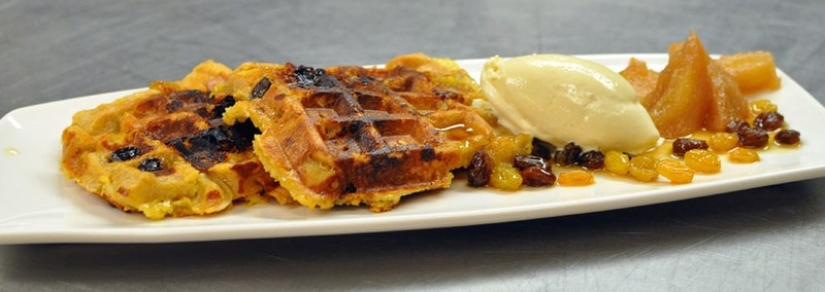 You will be surprised at the variety of dishes that can be cooked in an ordinary waffle iron.