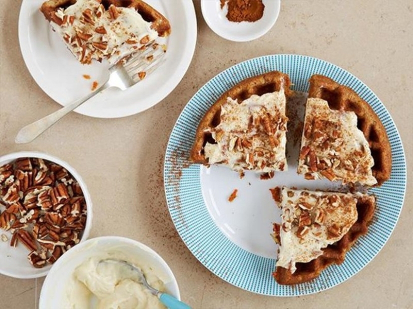 You will be surprised at the variety of dishes that can be cooked in an ordinary waffle iron.