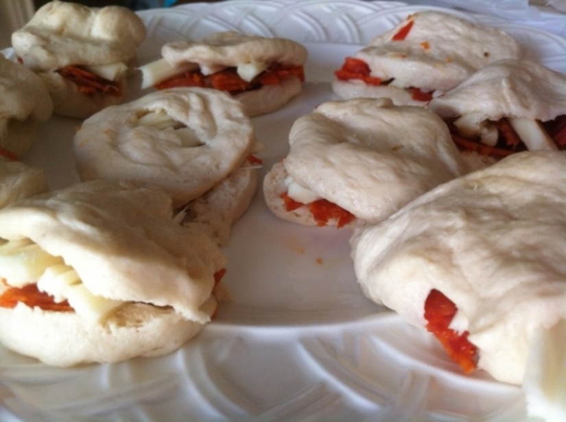 You will be surprised at the variety of dishes that can be cooked in an ordinary waffle iron.