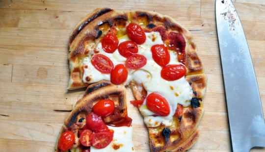 You will be surprised at the variety of dishes that can be cooked in an ordinary waffle iron. You will be surprised at the variety of dishes that can be cooked in an ordinary waffle iron.