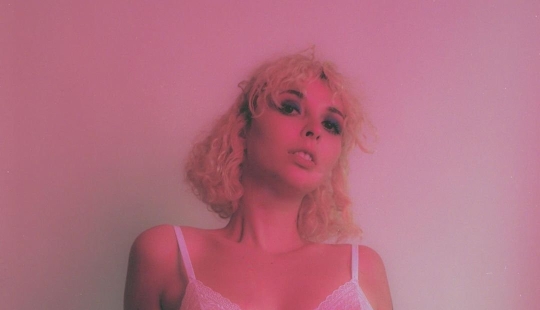 Zee Wisdom: 13 charming photos of extravagant British model