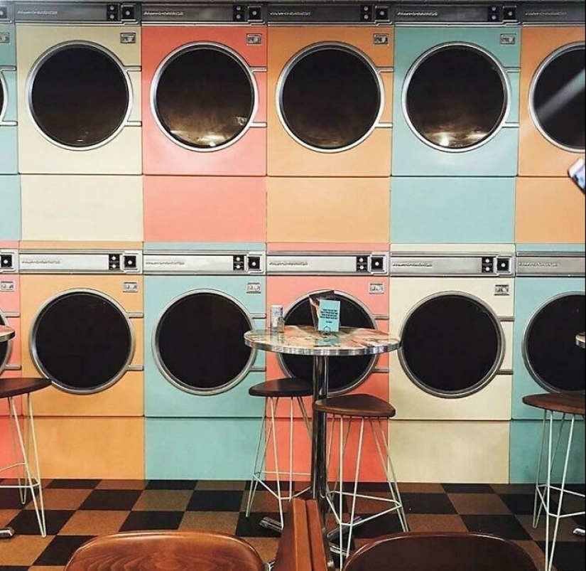 10 Aesthetically Pleasing “Accidental Wes Anderson” Moments People Have Captured In Real Life