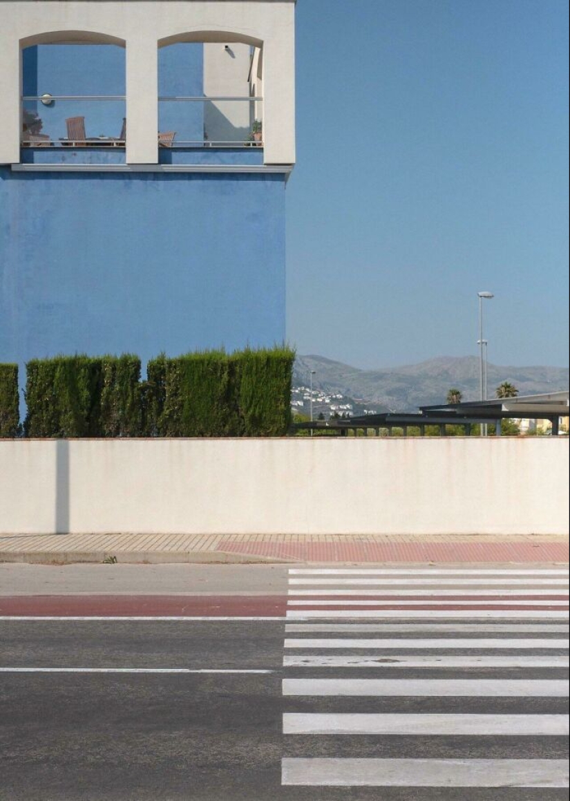 10 Aesthetically Pleasing “Accidental Wes Anderson” Moments People Have Captured In Real Life