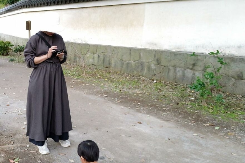 10 Funny Accidental Images That Were Taken At The Right Time And Place By This Street Photographer