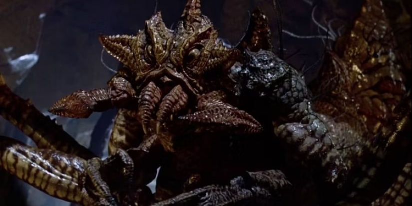 10 revelaciones de monstruos que arruinaron por completo las películas de terror