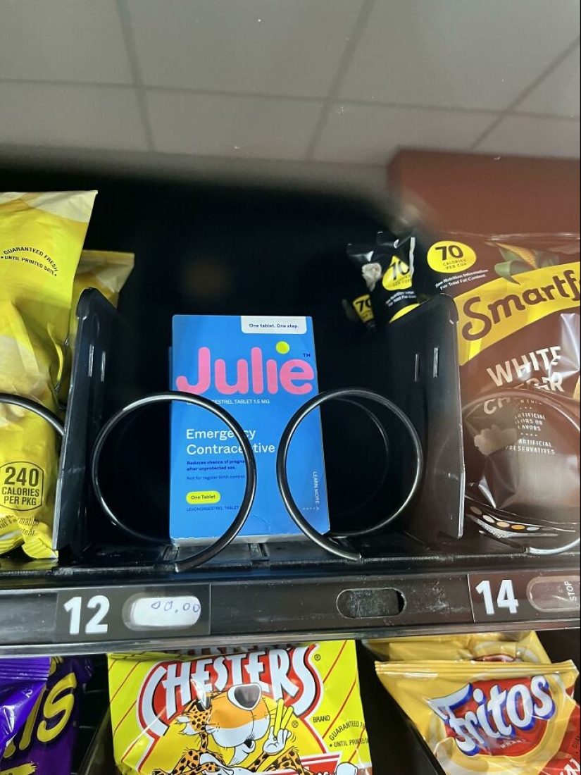 10 Times People Came Across An Unusual Vending Machine And Just Had To Share It