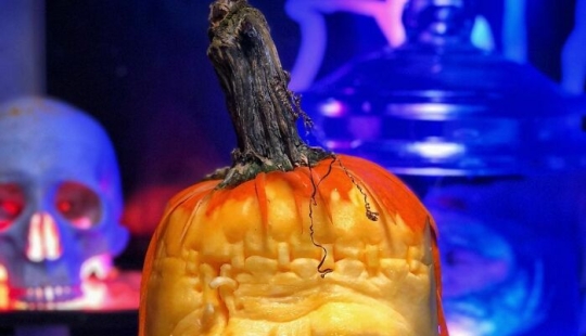 10 Times People Took Halloween Pumpkin Carving To A Whole New Level