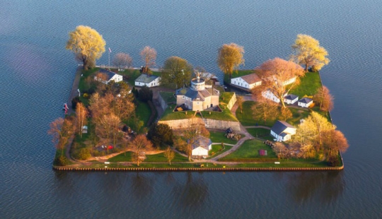 10 tiniest inhabited islands in the world