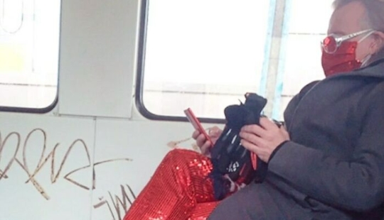 10 veces que la gente tuvo que mirar dos veces para entender lo que veían en el metro de Berlín 10 veces que la gente tuvo que mirar dos veces para entender lo que veían en el metro de Berlín