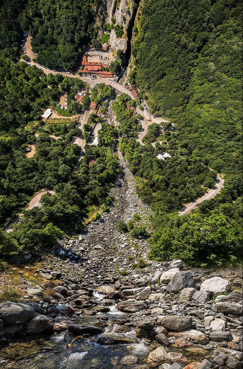 11 Altered Landscape Photos That Will Mess With Your Head, By This Artist