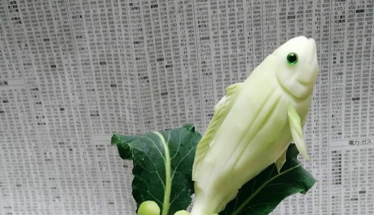 13 obras de arte delicadas e intrincadas talladas en verduras y frutas por Gaku 13 obras de arte delicadas e intrincadas talladas en verduras y frutas por Gaku