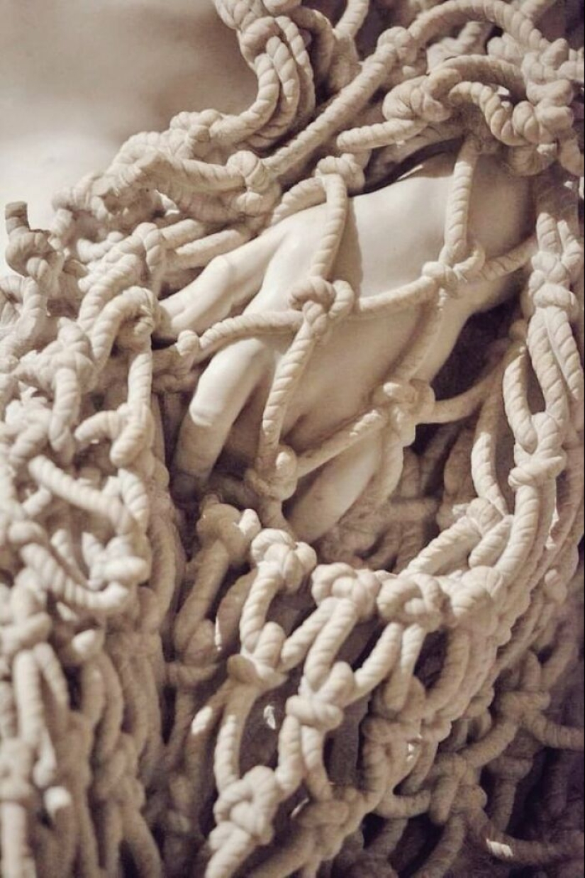 15 Surreal Details On Sculptures That Left People In Awe 15 Surreal Details On Sculptures That Left People In Awe
