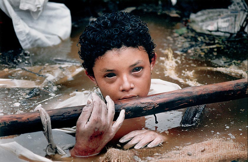 20 dramatic images of what it is to be human