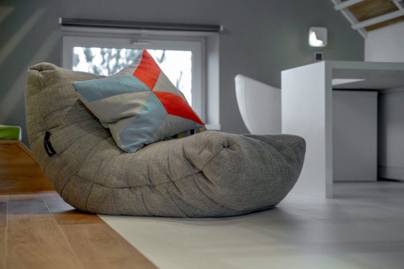 20 interior, which, in the opinion of the British, give a bad taste 20 interior, which, in the opinion of the British, give a bad taste