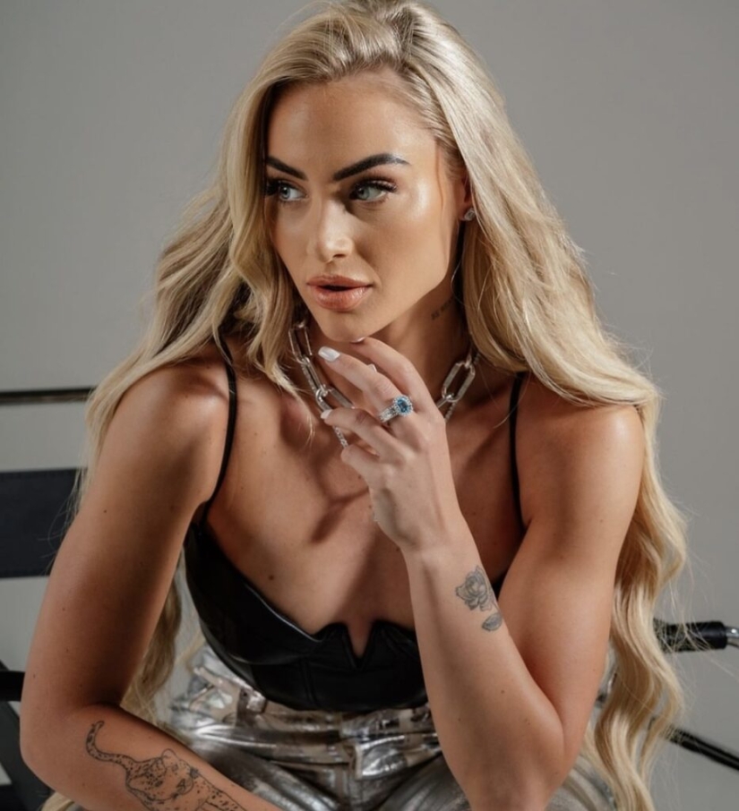 22 photos of Alisha Lehmann - the sexiest football player on the planet