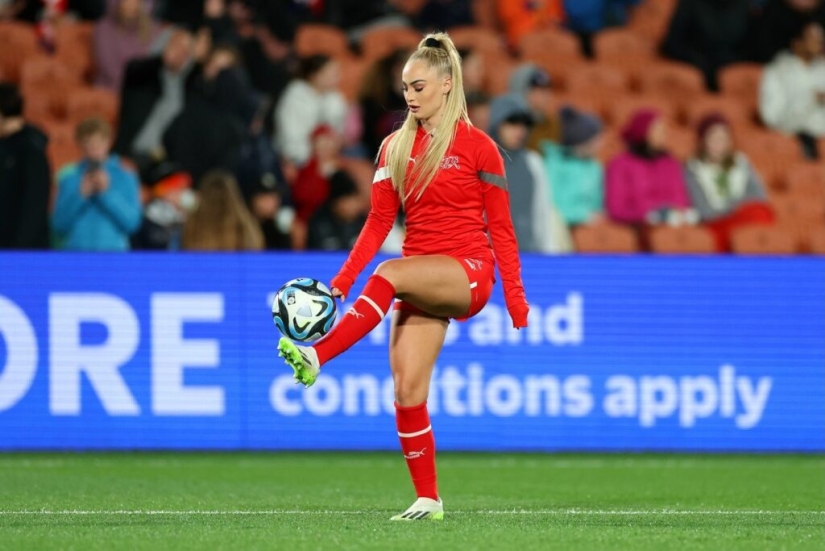 22 photos of Alisha Lehmann - the sexiest football player on the planet
