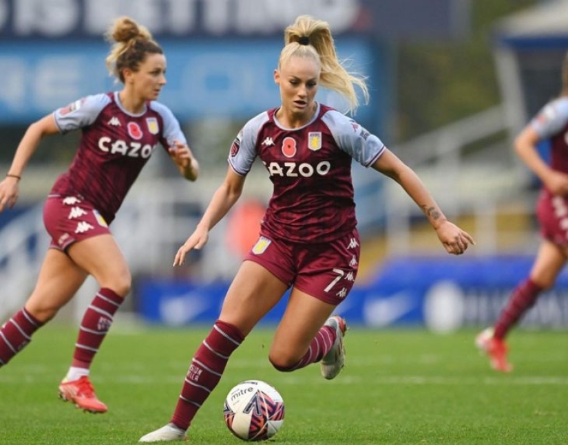 22 photos of Alisha Lehmann - the sexiest football player on the planet